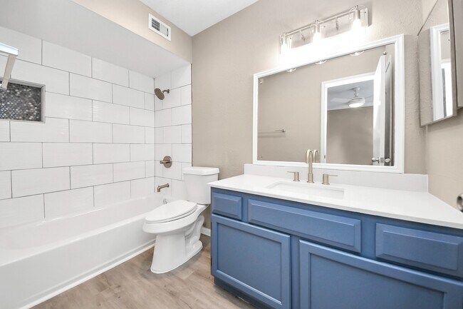 Building Photo - 1860 White Oak Dr