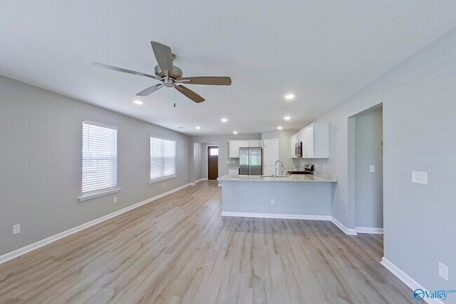 Building Photo - 395 Angela St