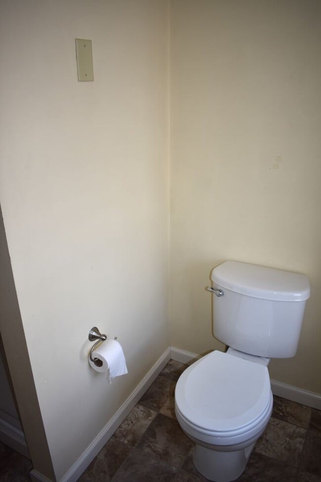 Building Photo - 1100 RES