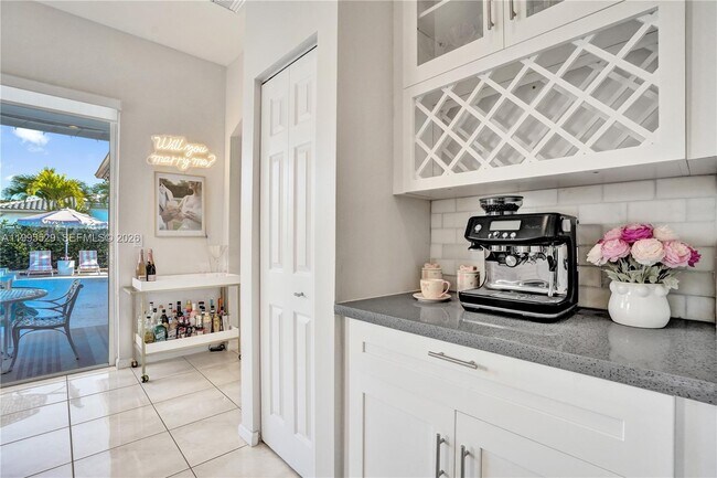 Building Photo - 6928 NW 33rd St