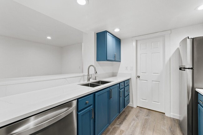 Building Photo - Fully Remodeled 1 bedroom Minutes from Microsoft!