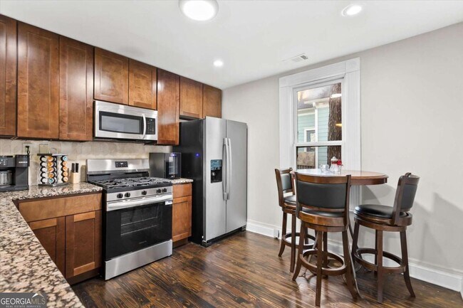 Building Photo - 867 Beecher St SW