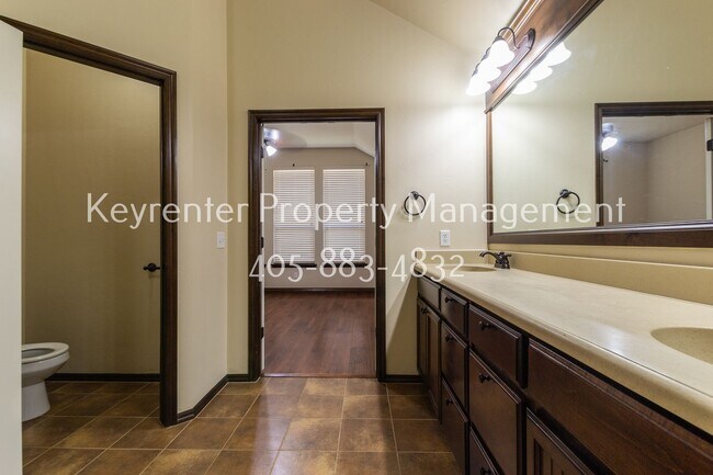 Building Photo - 2405 SW 138th St