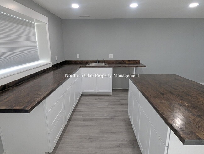 Building Photo - 6 Bed 3 Bath Home with Everything!