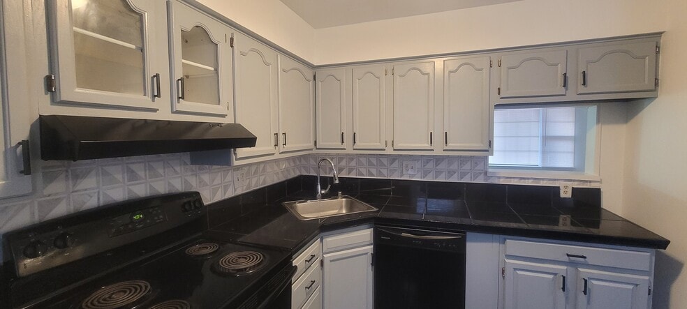 Kitchen - 7006 Coolridge Dr