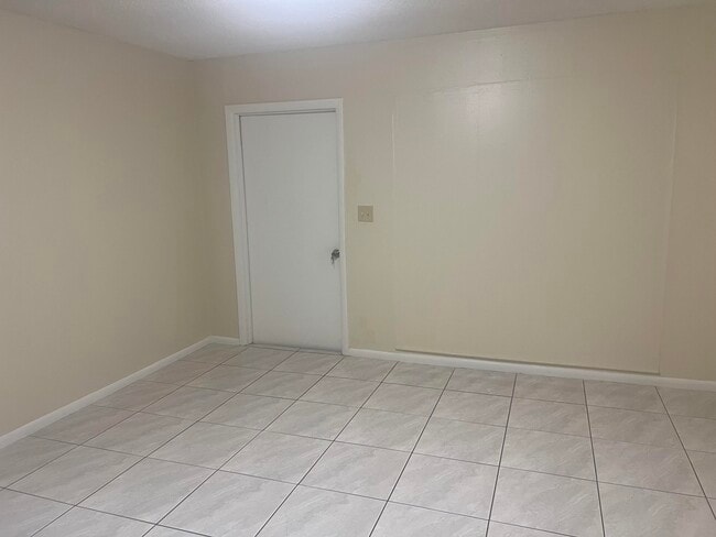 Building Photo - 2073 E Bond Dr