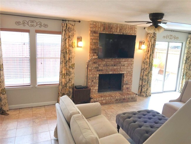 Building Photo - 3609 Alexandria Dr