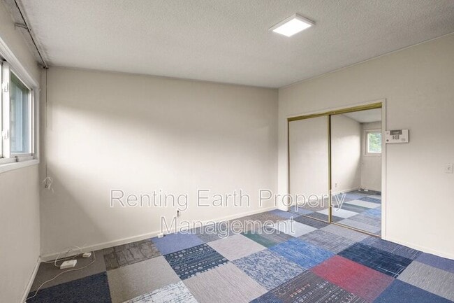 Building Photo - 6452 Evergreen Blvd