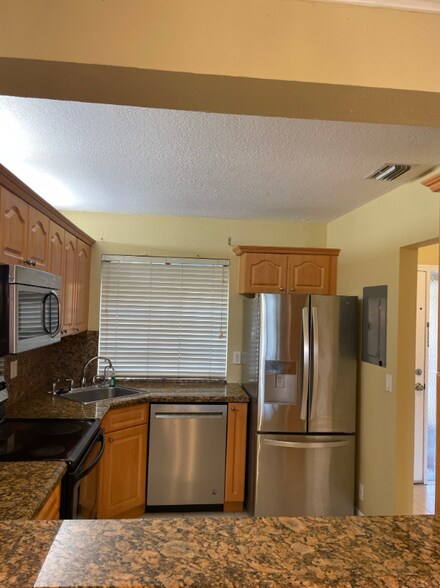 Building Photo - 3702 Coral Tree Cir