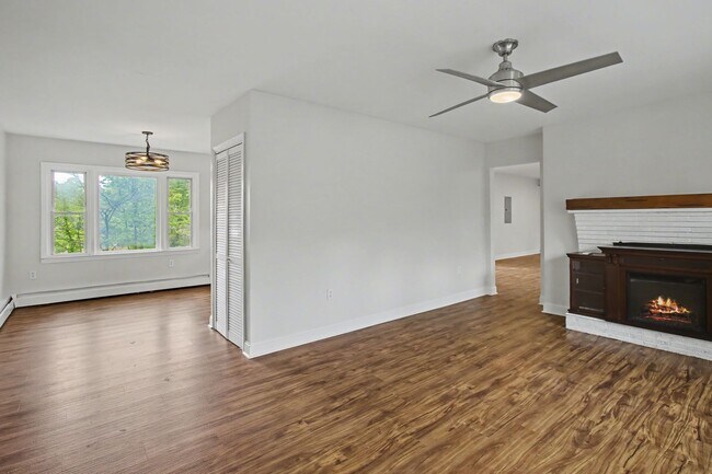 Building Photo - 415 Mountain View Rd