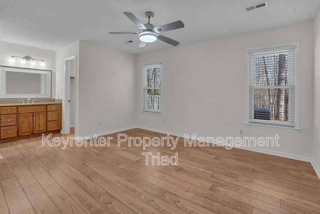 Building Photo - 5110 N Oaks Dr