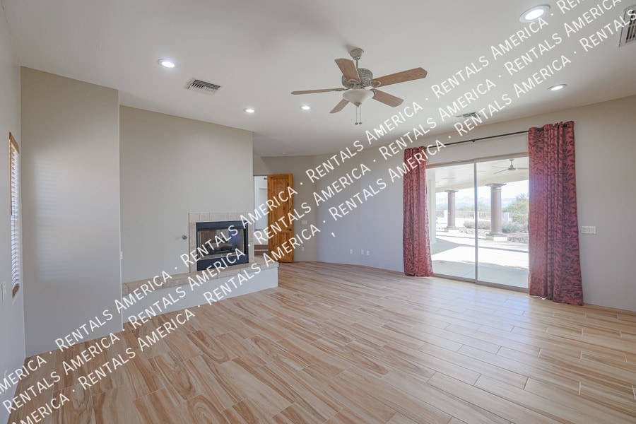 Building Photo - 14731 E Dixileta Dr