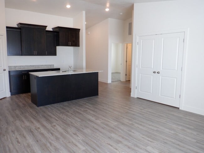 Building Photo - Move-in Discount - 3 bedroom - 2 Bath - Si...
