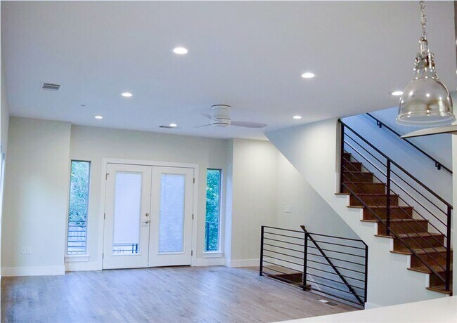 Building Photo - Modern Newer Townhome Across Frm UT