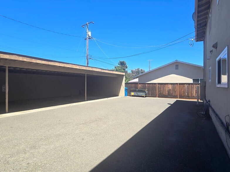 Building Photo - 3591 Brookdale Dr