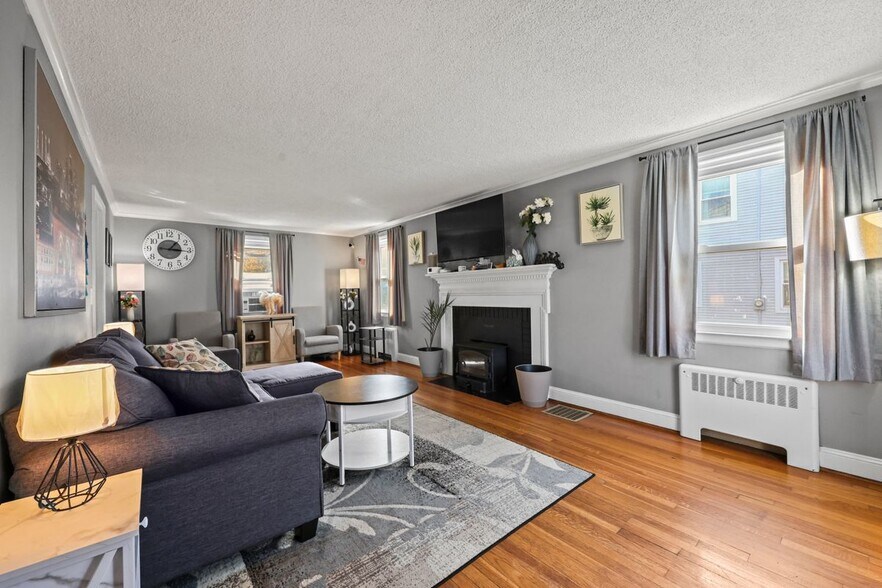 Building Photo - 133 Robbins Ave