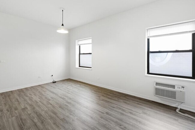 Building Photo - 0 bedroom in Chicago IL 60640