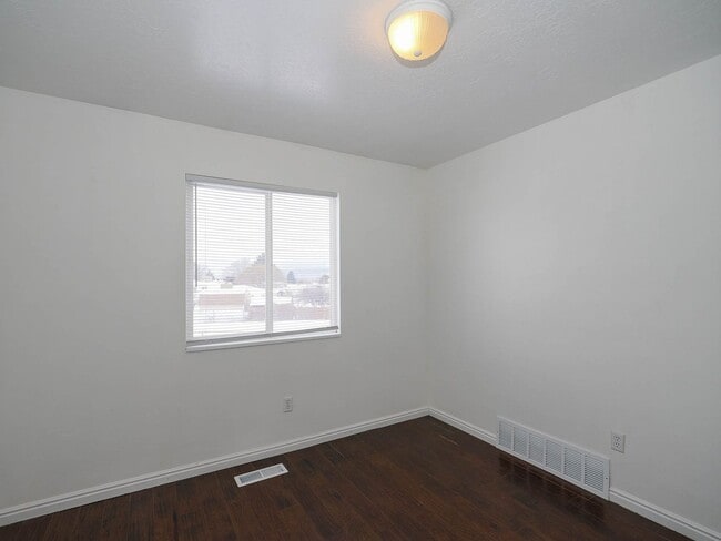 Building Photo - Beautiful Home in West Valley