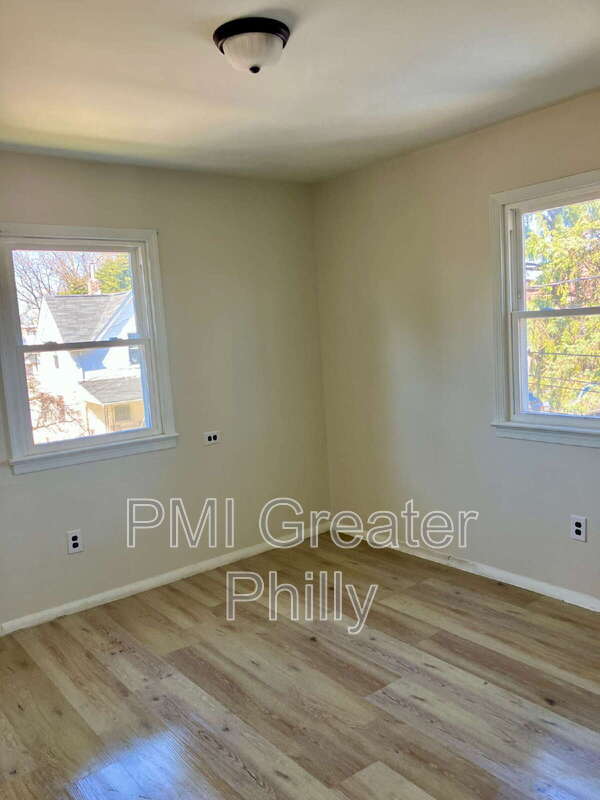 Building Photo - 1523 W Cheltenham Ave