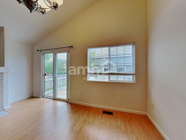 Building Photo - 123 Pelican Ave