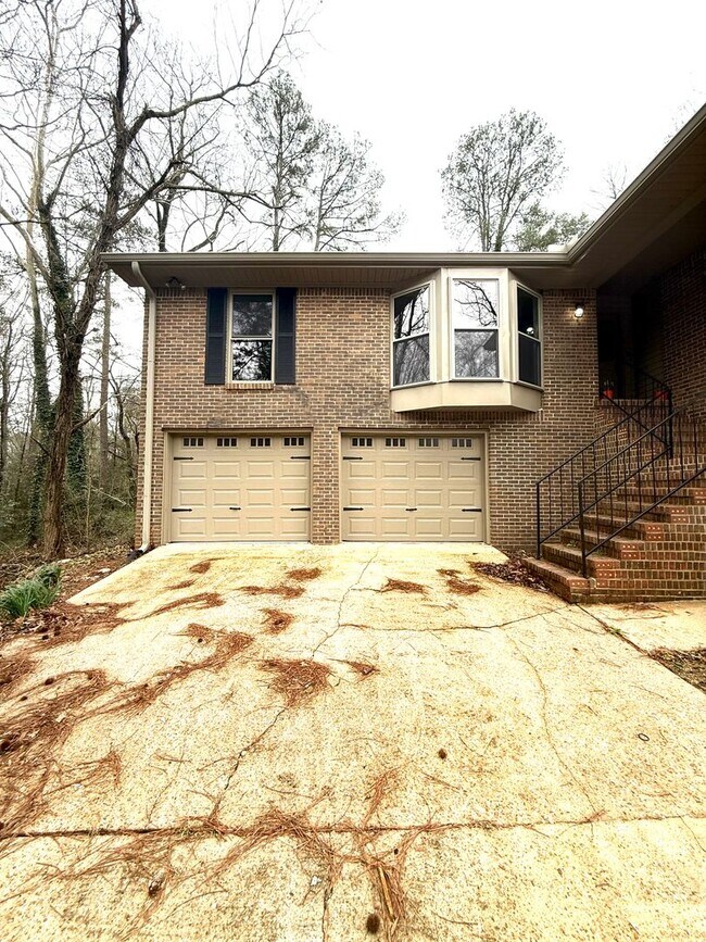 Building Photo - ** 4 Bed 3 Bath located in Prattville ** Call 334-366-9198 to schedule a self-tour. $500 credit t...