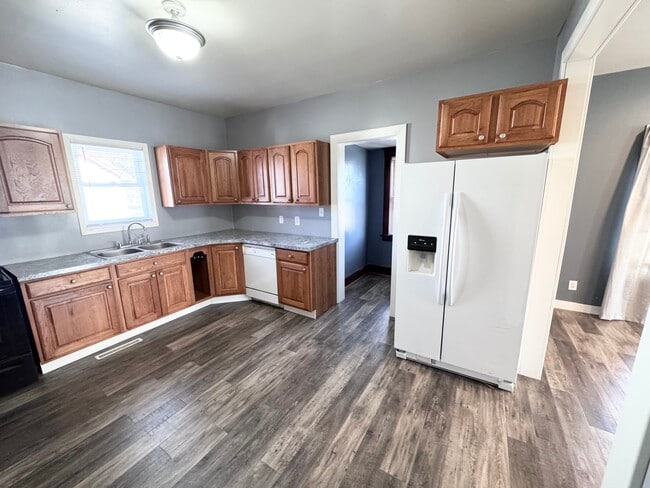 Building Photo - 408 Ave