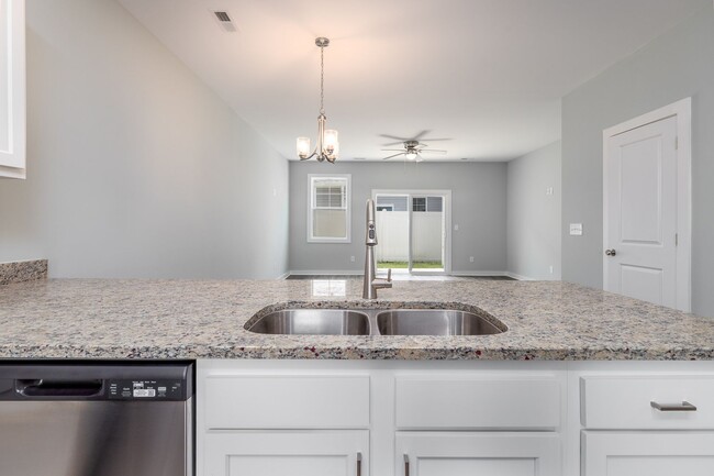 Building Photo - 3 Bedroom Townhome each with en-suite bath...