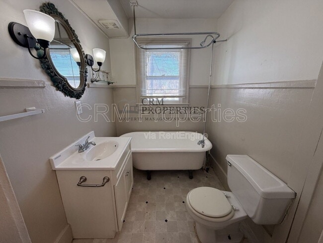 Building Photo - 811 N Webster St