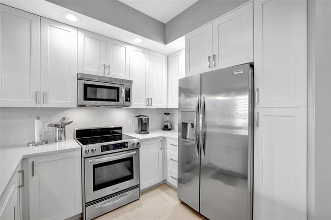 Building Photo - 315 NE 3rd Ave