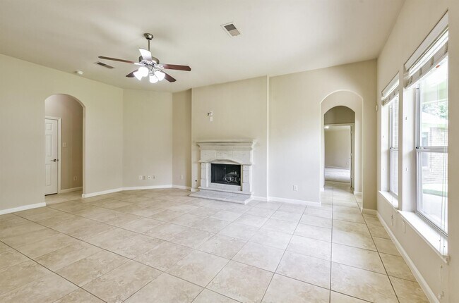 Building Photo - 15914 Cedar Shores Ln