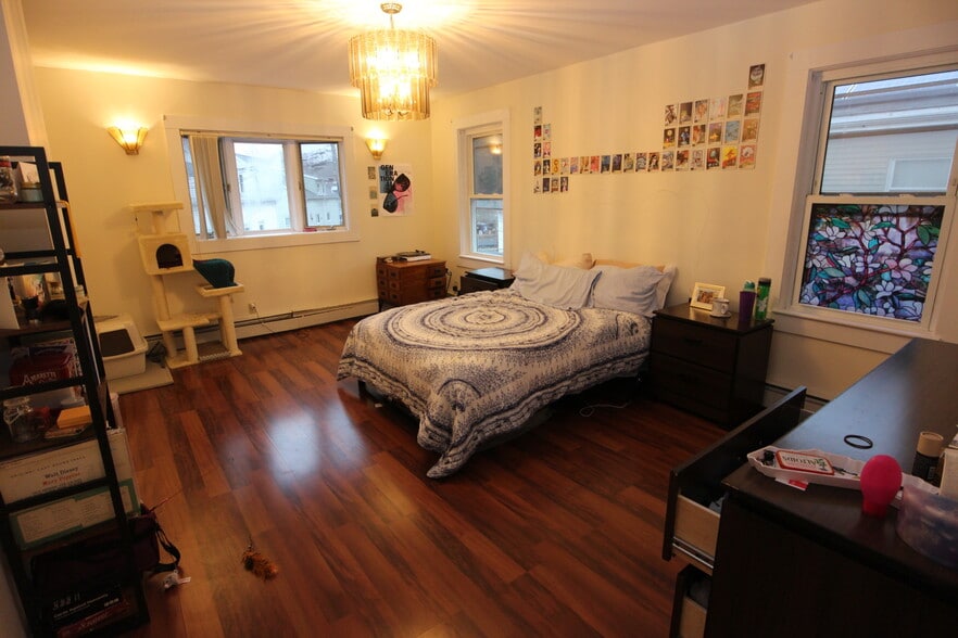 Building Photo - 414 Western Ave