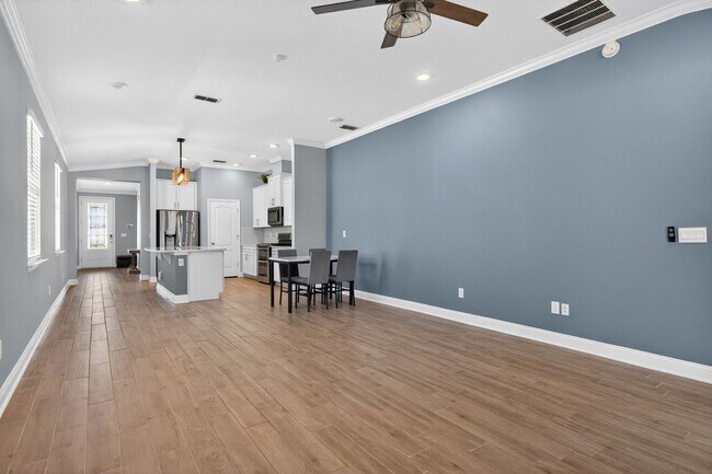 Building Photo - Resort-Style Living!