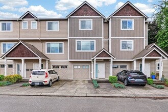 Building Photo - 3 bedrooms / 3.5 bathrooms Townhome w/ Garage