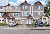 Building Photo - 3 bedrooms / 3.5 bathrooms Townhome w/ Garage
