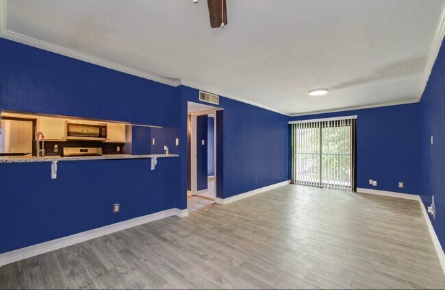 Building Photo - 2814 S Bartell Dr