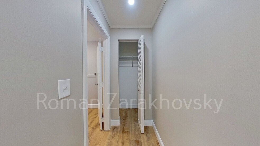 Building Photo - 979 Fellsway Rd