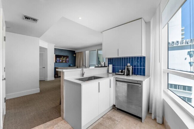 Building Photo - 4401 Collins Ave