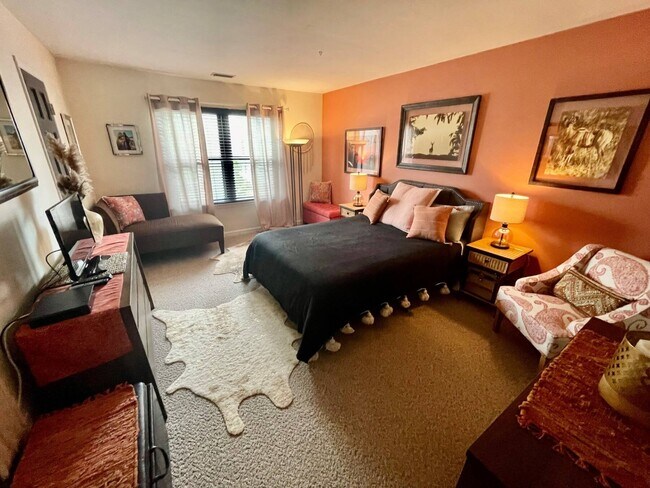 Building Photo - 50 Hubbard Ln