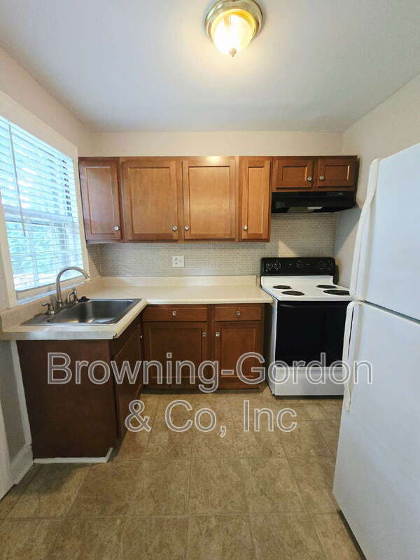 Building Photo - 3611A Mayflower Pl