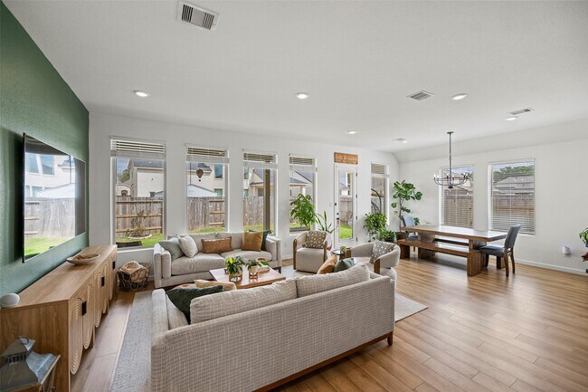 Building Photo - 29003 Spicewood Vly Dr