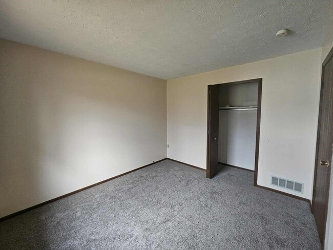 Building Photo - Ravenna 2 Bedroom 1 Bath