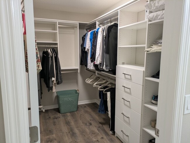 Building Photo - 1750 Debellis Ln