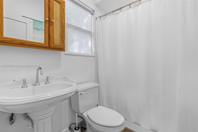 Building Photo - 6830 SW 69th Ave