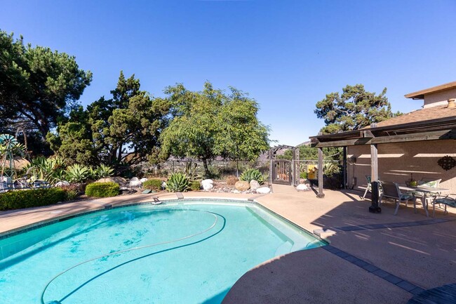 Building Photo - 3 bed, 2.5 bth, HOME in RANCHO SAN DIEGO