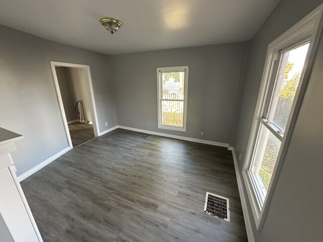 Building Photo - 79 Parker St