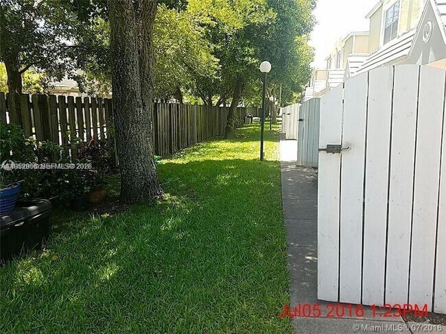 Building Photo - 6840 SW 45th Ln