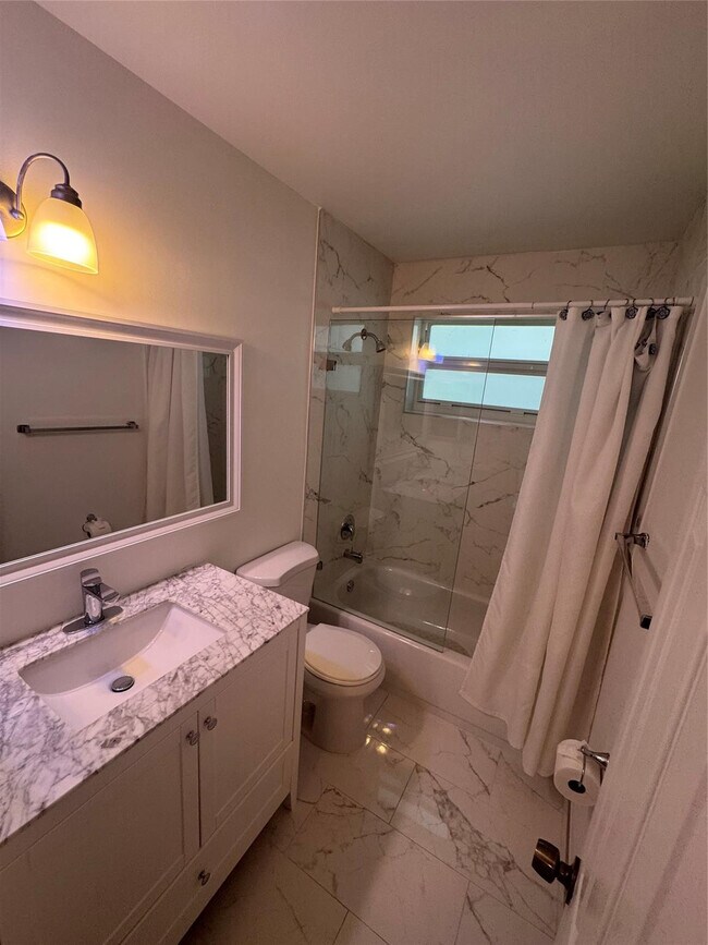 Building Photo - 9929 NW 9th Ct