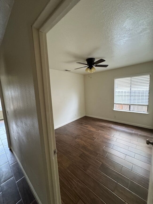 Building Photo - 1107 Wimbledon Dr