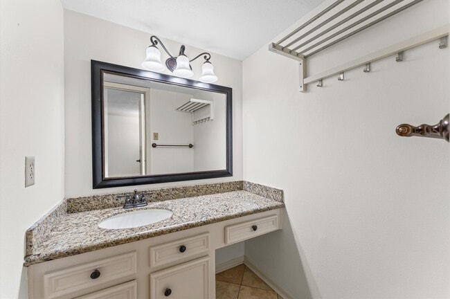 Building Photo - 2800 Jeanetta St