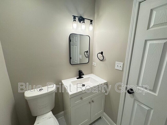 Building Photo - 5438 S Indiana Ave